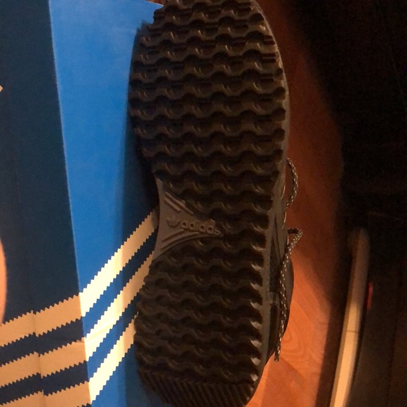 Brand new in box - Picture 3 of 4